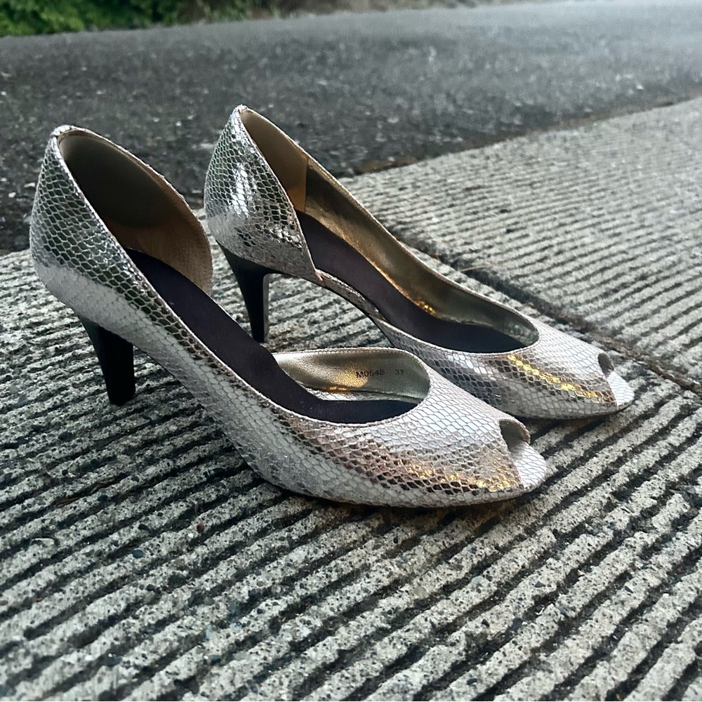 Metallic Silver Textured Peep Toe Pumps Size 6